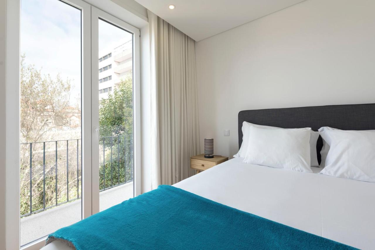 Lovelystay - Central Flat W/ Ac & Balcony ポルト エクステリア 写真