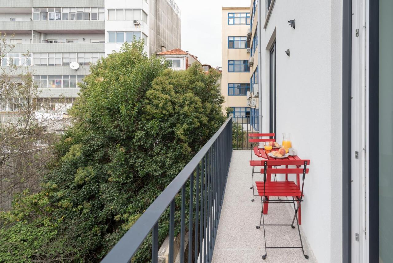 Lovelystay - Central Flat W/ Ac & Balcony ポルト エクステリア 写真