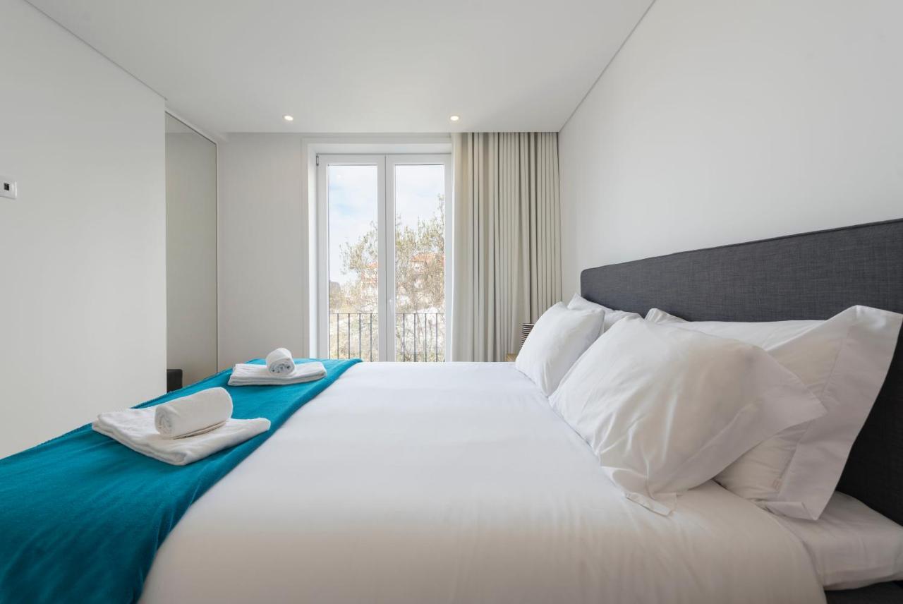Lovelystay - Central Flat W/ Ac & Balcony ポルト エクステリア 写真