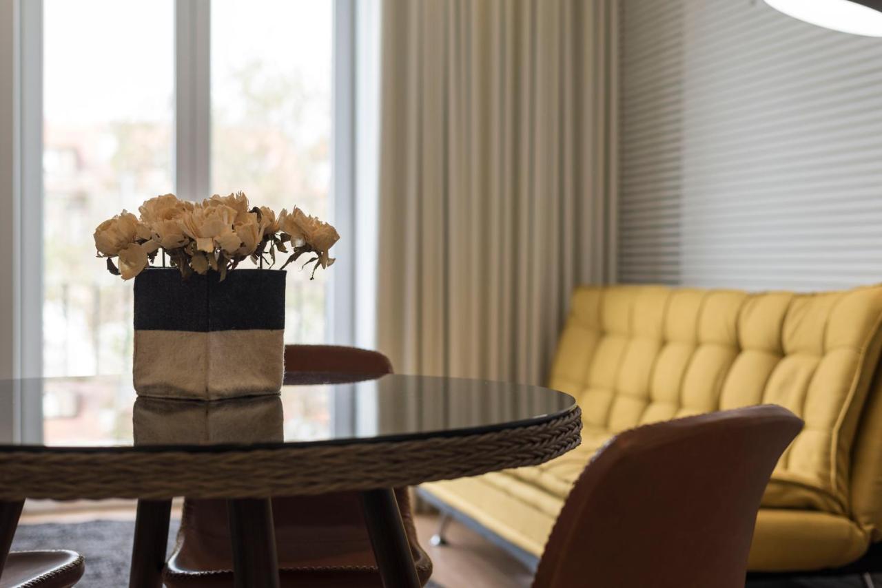 Lovelystay - Central Flat W/ Ac & Balcony ポルト エクステリア 写真