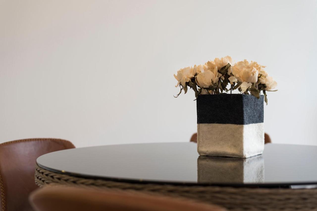Lovelystay - Central Flat W/ Ac & Balcony ポルト エクステリア 写真