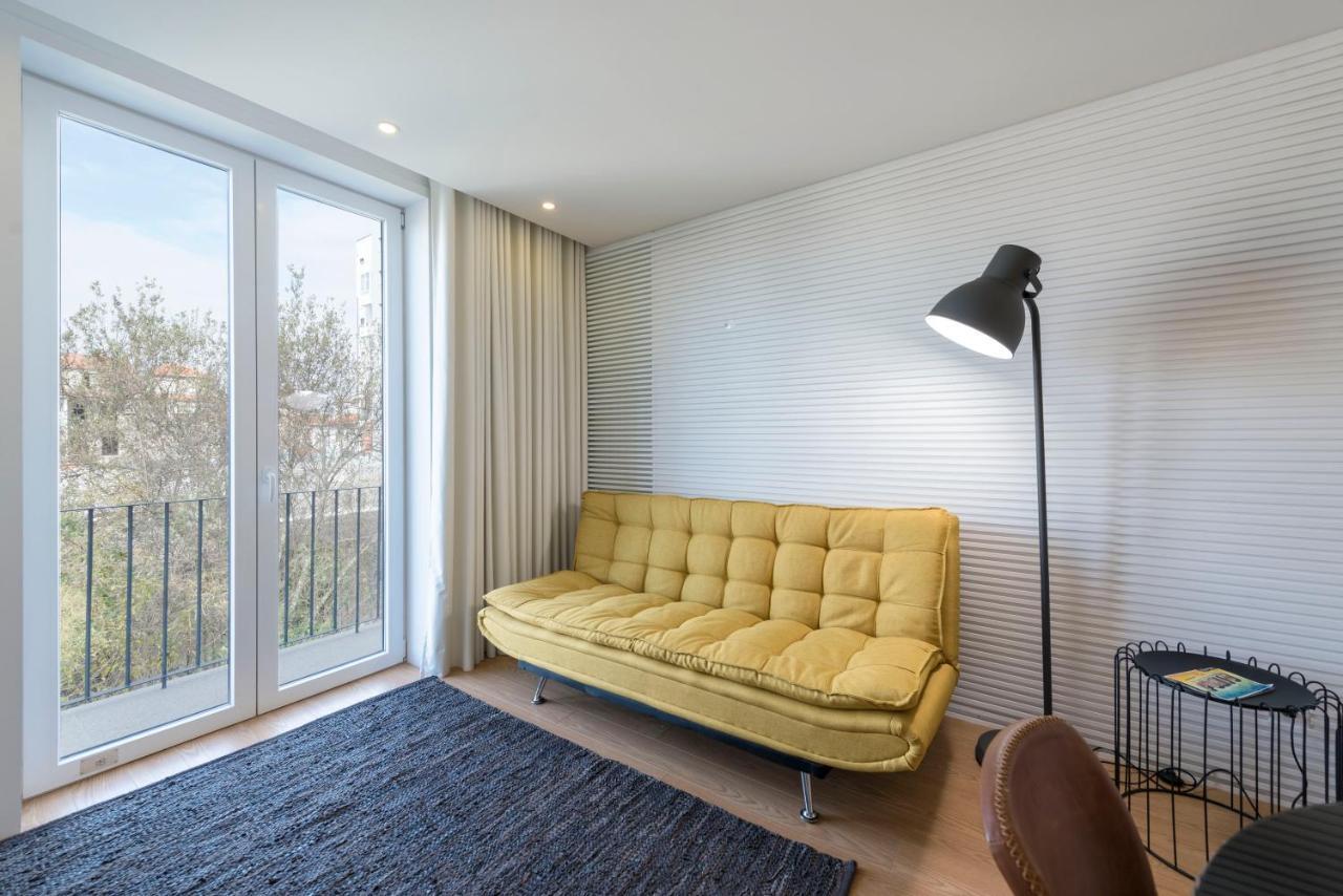 Lovelystay - Central Flat W/ Ac & Balcony ポルト エクステリア 写真